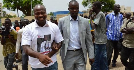 Sonko a appris sa radiation dans la Rue