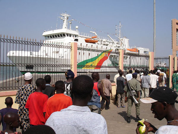 Cas de vol dans le bateau Aline Sitoé Diatta : Tous les passagers fouillés