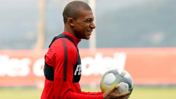 Foot: Mbappé prêté un an au PSG avant un transfert à 180 millions d’euros