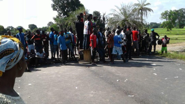 Ziguinchor - Bissau  : Les populations de Mpack ont barré la route pour exiger de l'électricité