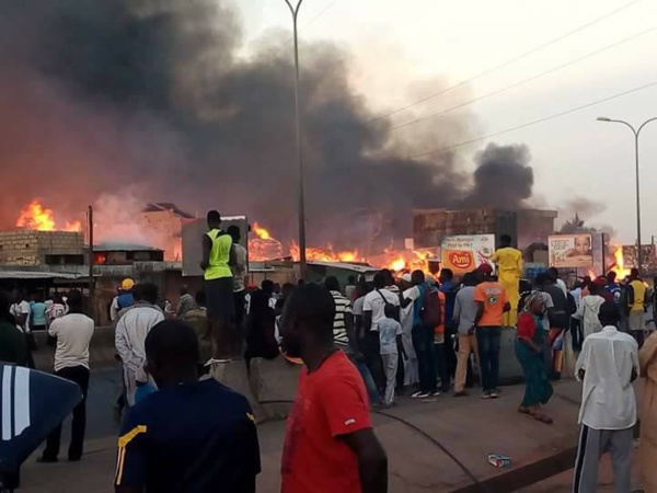 Incendie au Parc Lambaye : Dakar sans électricité