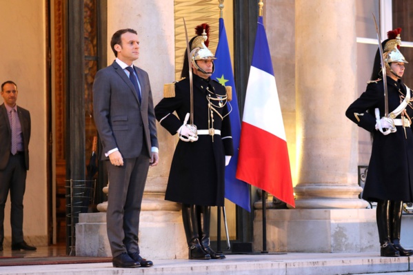 Macron va présenter son projet de refonte de la fiscalité devant les maires