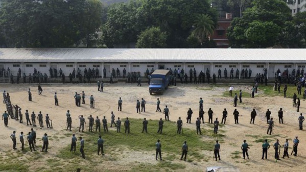 Mutinerie de 2009 au Bangladesh: 139 soldats condamnés à mort en appel (procureur)