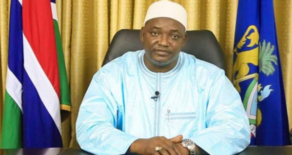 Gambie : Adama Barrow limoge sa vice-présidente et des ministres