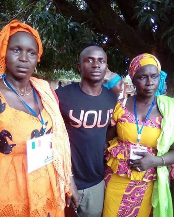 Après le Mondial, Sadio Mané passe ses vacances dans son village de ...