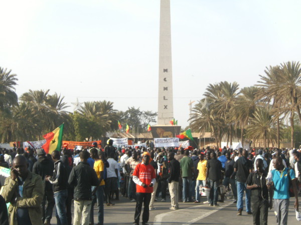 8000 ex-travailleurs manifestent à Dakar pour réclamer 15 Milliards