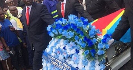 RDC: la dépouille de Papa Wemba est arrivée à Kinshasa