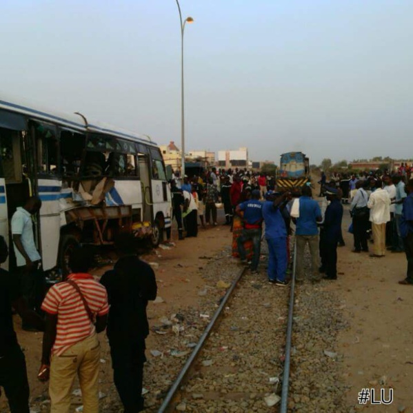 Derniere Minute: Collision entre un bus et un train : 2 morts, 16 blessés