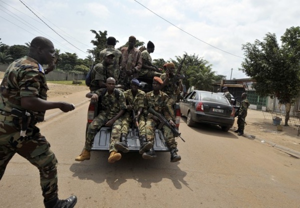 Attaque d'un camp militaire au Mali : 17 morts, 35 blessés