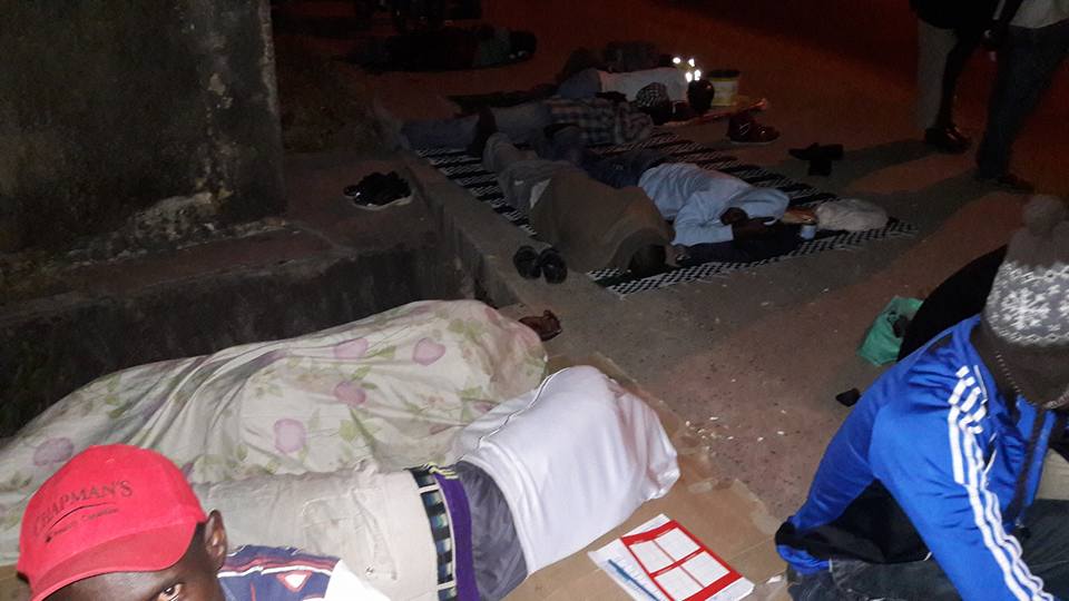 Silence, on passe des nuits à la préfecture de Ziguinchor pour avoir sa carte d'identité Biométrique (Photos)