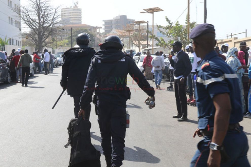 [Photos] Audition de Khalifa Sall : La police charge les manifestants à coup de grenades lacrymogènes