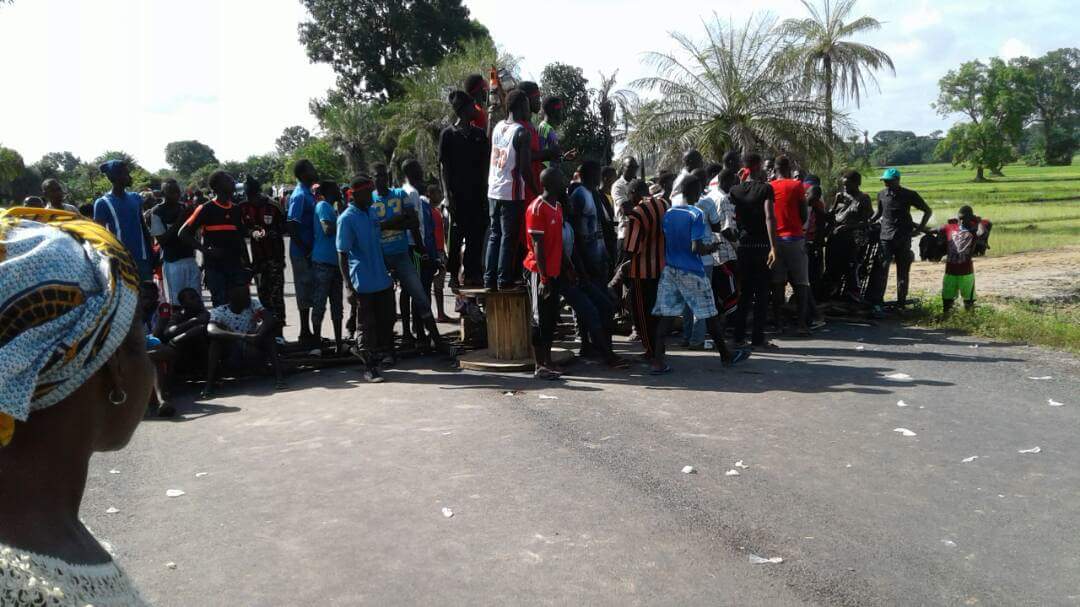 Ziguinchor - Bissau  : Les populations de Mpack ont barré la route pour exiger de l'électricité