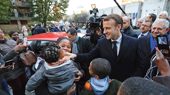 France : Macron met un peu de social dans sa politique