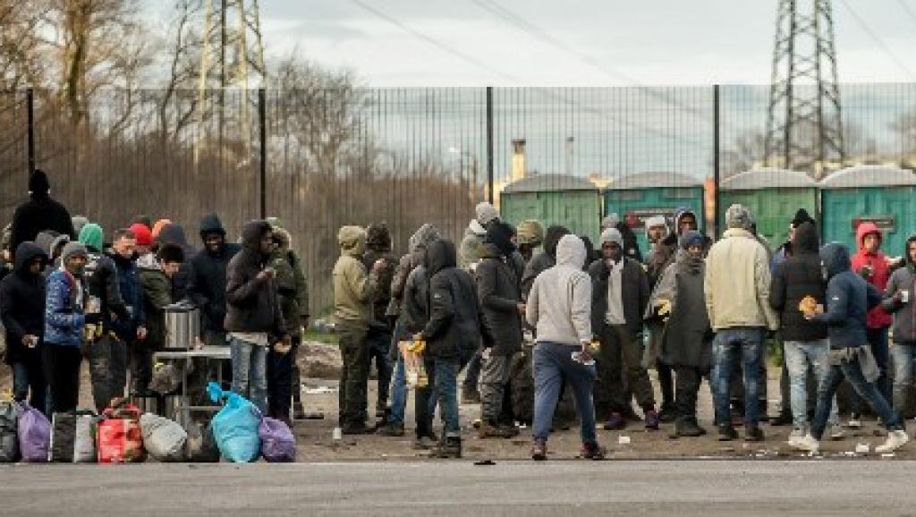 Calais: l’Etat reprend la main sur la distribution de nourriture aux migrants