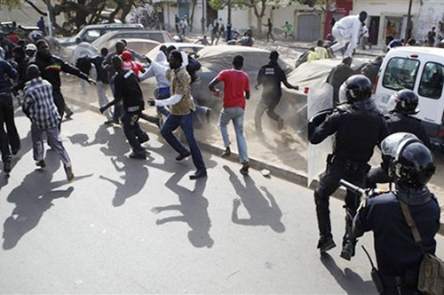 URGENT : Violentes manifestations à Ouakam à l’instant