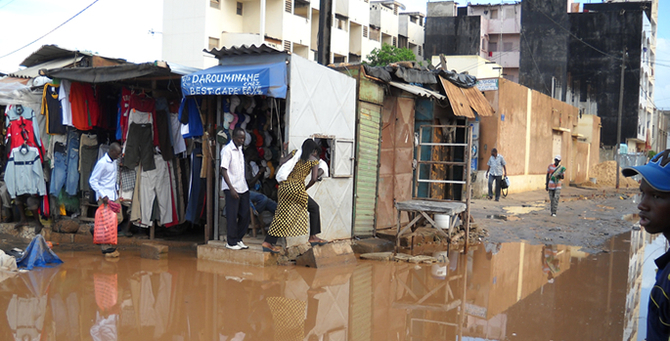 INONDATION A DALIFORT  Macky Sall lance des travaux d’assainissement de 9,3 milliards pour sortir 25 000 personnes des eaux