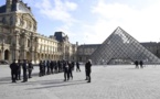 Attaque de militaires au Louvre à Paris: un Egyptien de 29 ans soupçonné